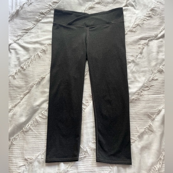 Fabletics Gray Cropped Leggings Size Small - Picture 1 of 2